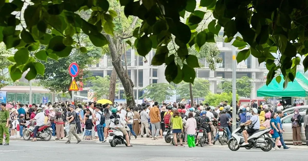 Địa chỉ Sân vận động Hoa Lư tại 02 Đinh Tiên Hoàng Quận 1 TP HCM và khu vực xung quanh